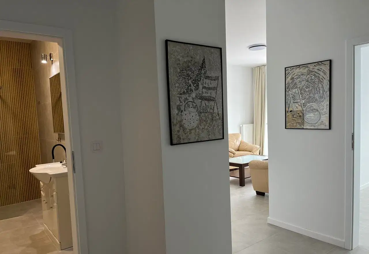 2-pokojowe mieszkanie z balkonem i garażem w centrum - zdjęcie 2