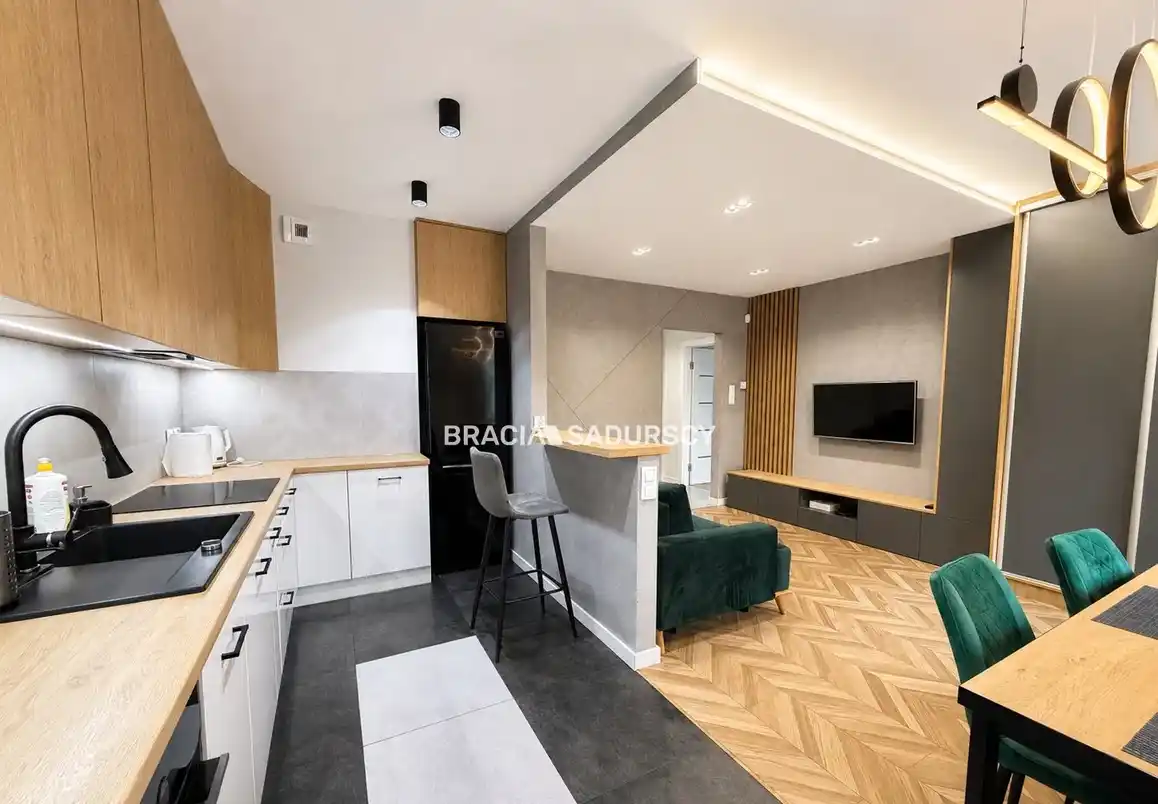 2 pok, 50 m², balkon, winda, garaż + komórka - zdjęcie 7