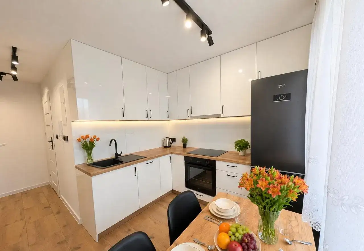 Mieszkanie 47m², 2 pokoje, po remoncie, 1 piętro, balkon, KSM - zdjęcie 2