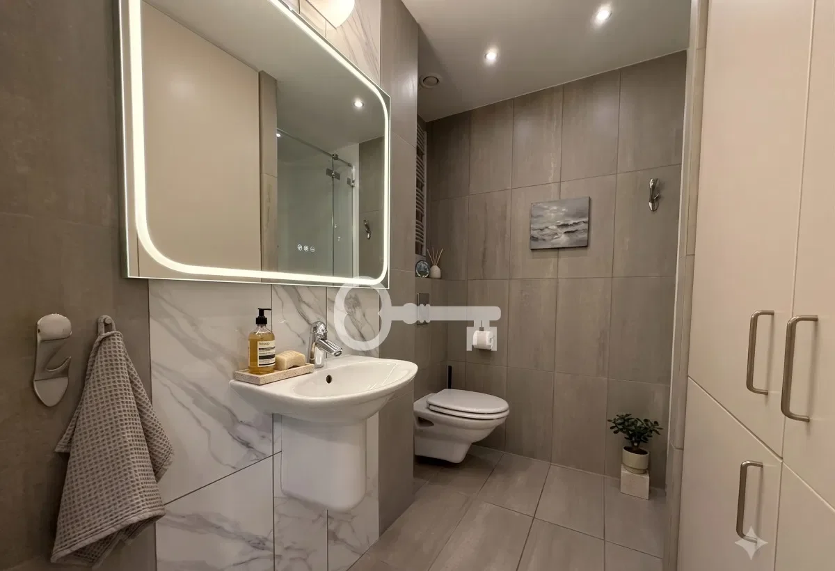 Przestronny apartament w sercu Warszawy - zdjęcie 8