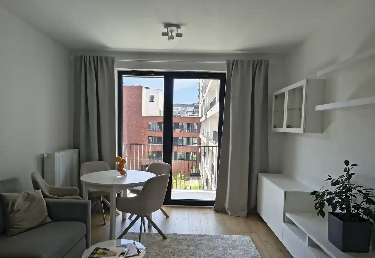 SOHO, ul. Żupnicza 12, 3 piętro, 41 metrów, Pierwszy Najemca