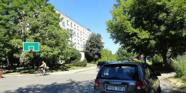 Wynajem 1 piętro 3 pokoje kuchnia łazienka parking balkon