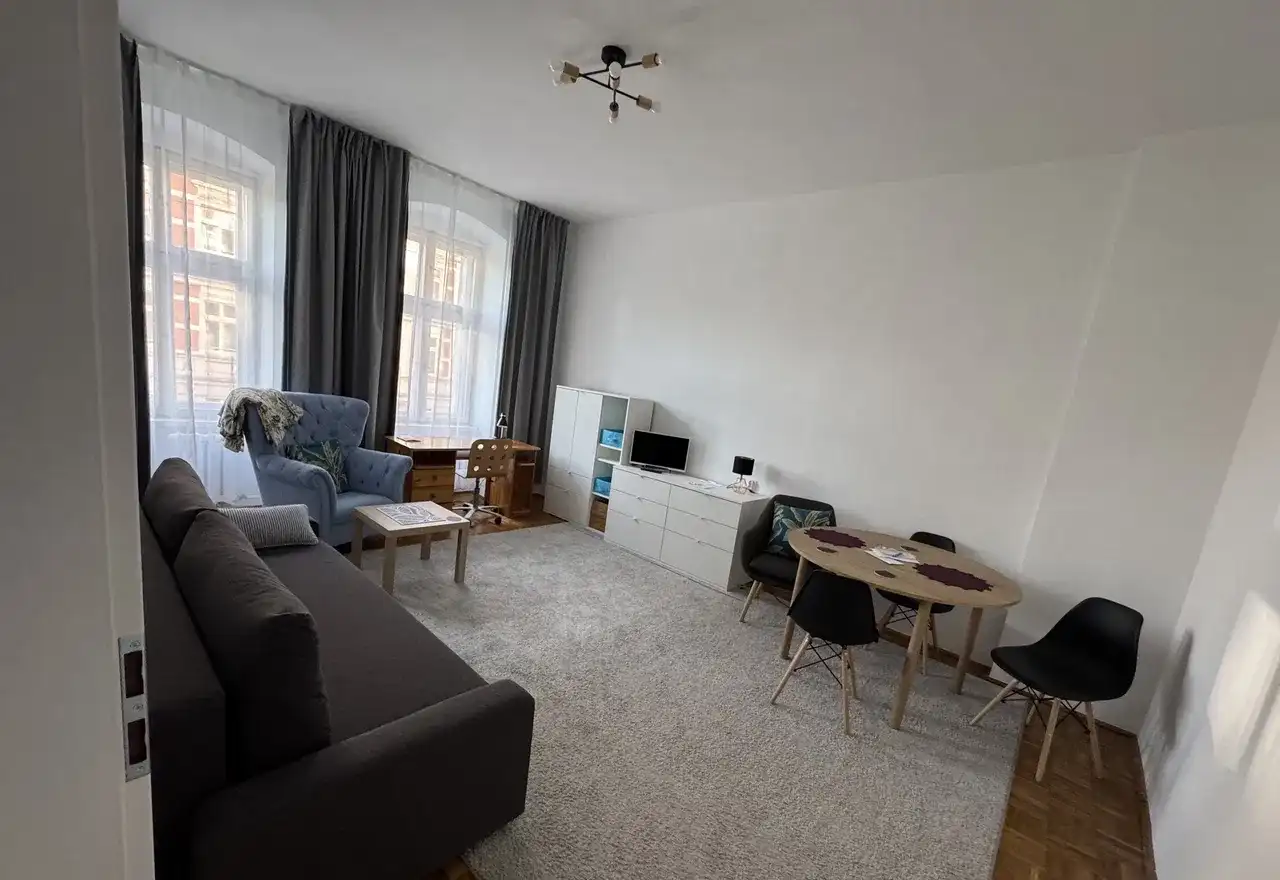 Komfortowe mieszkanie w kamienicy z windą przy Wydziale Architektury - zdjęcie 2