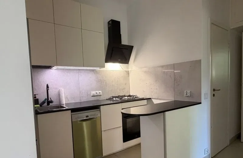 Urokliwy dom 70m² z garażem, w centrum Komorowa - zdjęcie 7