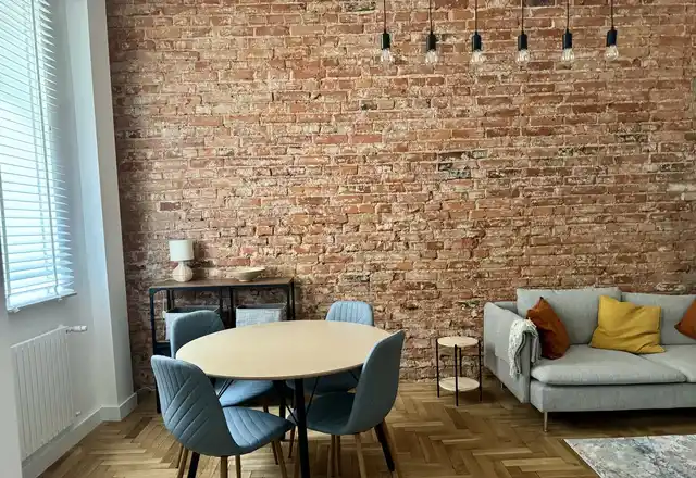 Loftowe 48 m² w kamienicy przy Koneserze, antresola, po remoncie