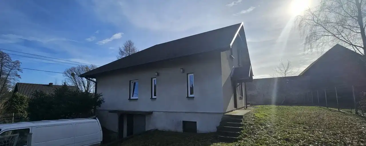 Dom na wynajem z garażem i piwnicą - zdjęcie 2