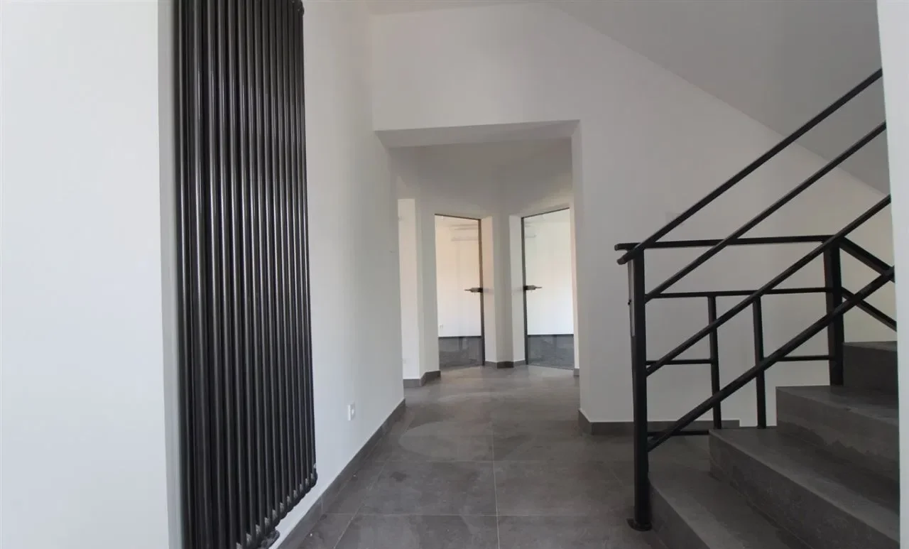 Budynek biurowy 270m²,10 pom. klima ,parking - zdjęcie 10