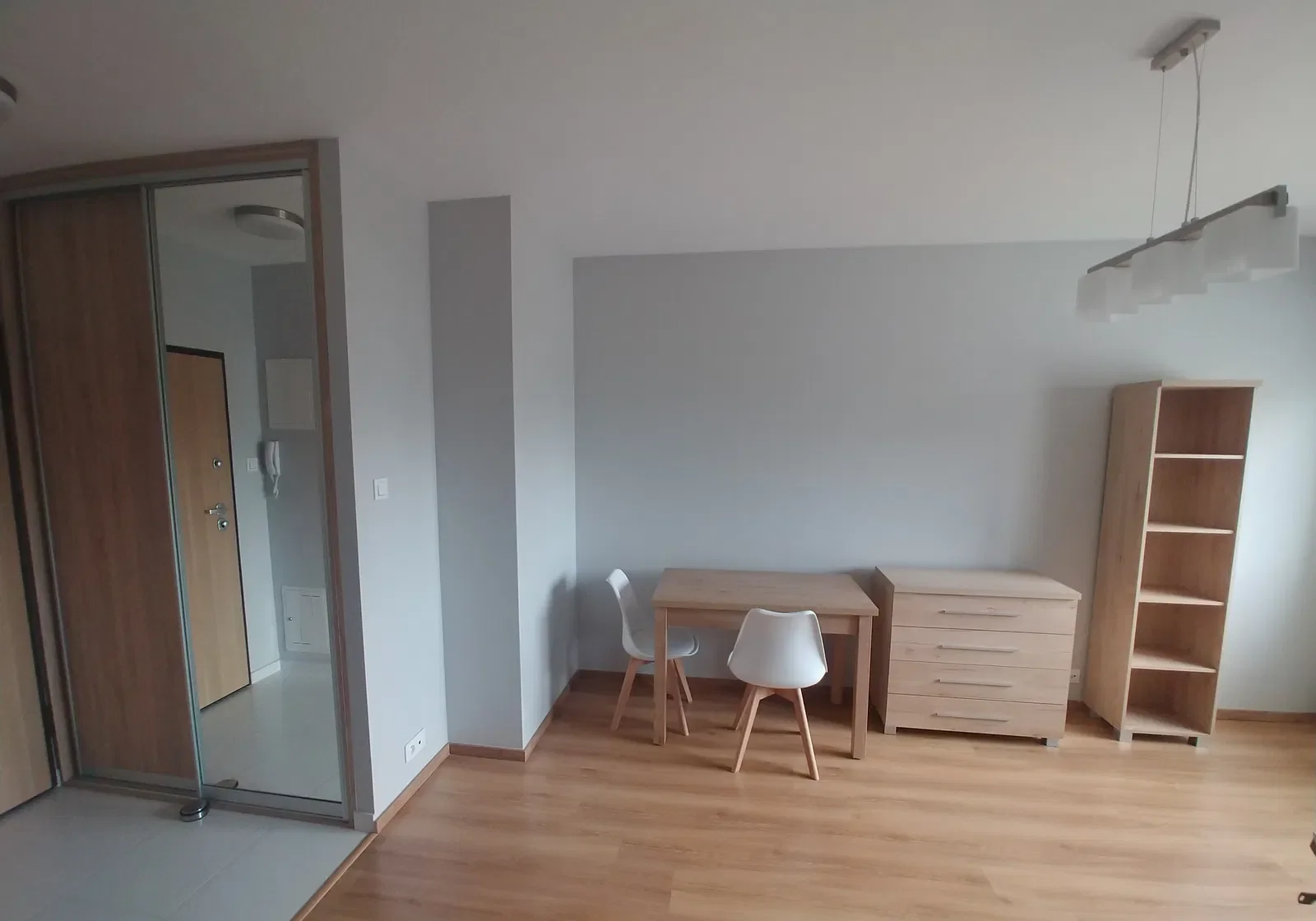 Kawalerka z oddzielną kuchnią, loggią i garażem - zdjęcie 7