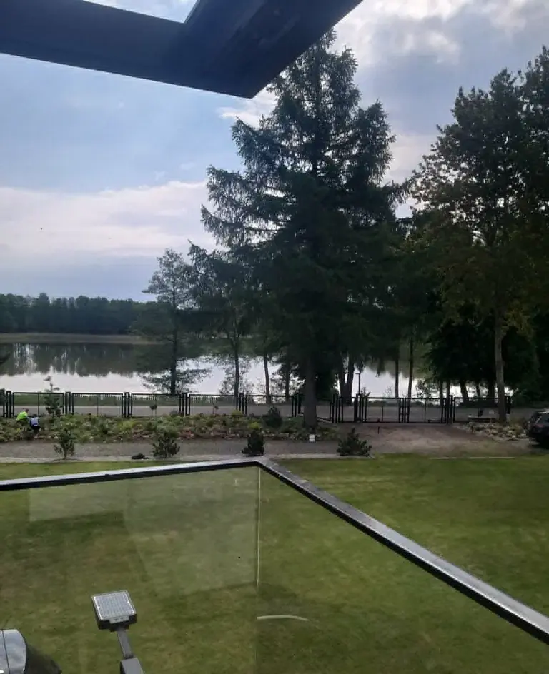 Dom z sauną, jacuzzi. Duży ogród, widok na Jeziorak - pierwsza linia. - zdjęcie 2
