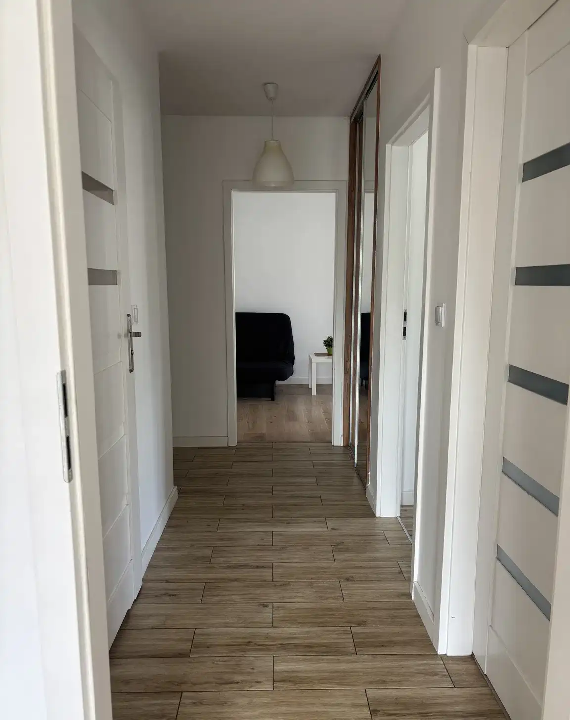 Duży pokój z balkonem w nowym budownictwie - zdjęcie 10