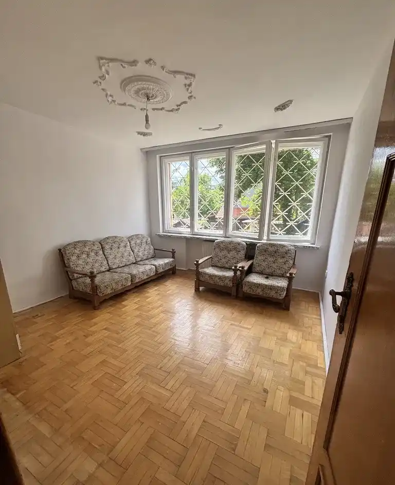 Dom do wynajęcia z garażem 40 m2 - zdjęcie 2