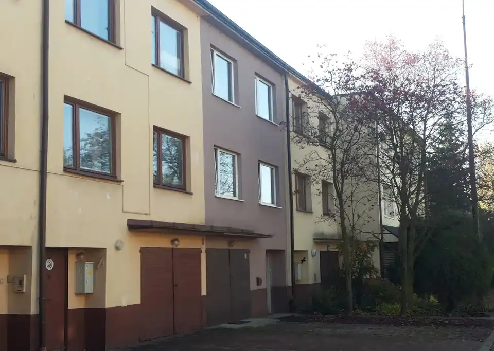 DOM PRACOWNICZY o powierzchni 120 m² + garaż + parking do wynajęcia - zdjęcie 10