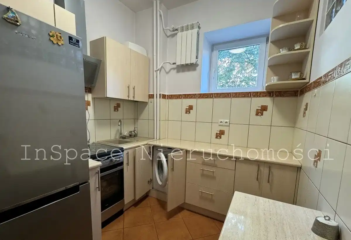 Plac Zbawiciela-2 oddzielne pokoje-34m2-nieumeblowane-może być lokal - zdjęcie 3