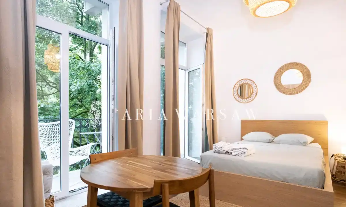 Urocze studio w pięknym  balkonem / zieleń/dobra energia - zdjęcie 2