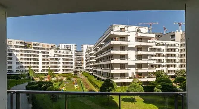 Kawalerka z balkonem i miejscem postojowym w garażu w Warszawie - zdjęcie 7