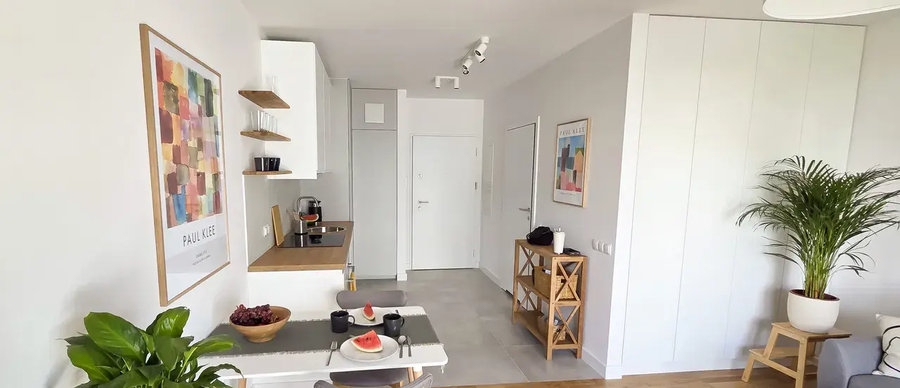 Jasna kawalerka w apartamentowcu w centrum Wilanowa - zdjęcie 4