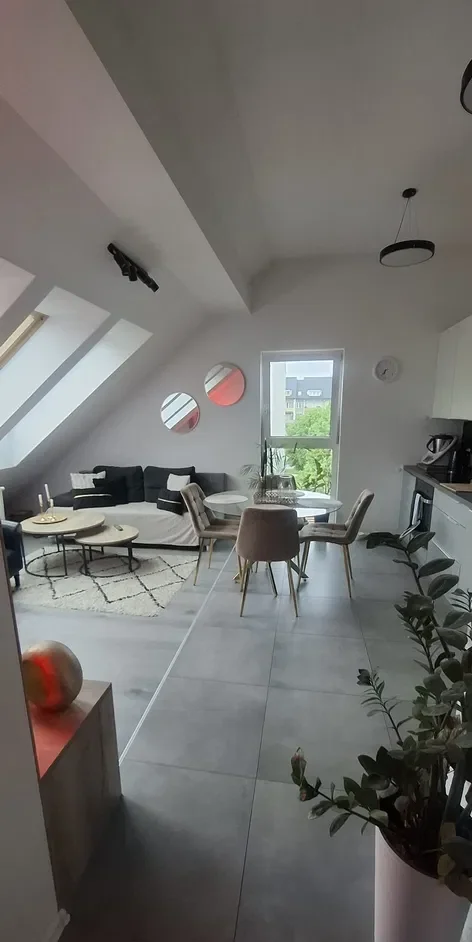 Mieszkanie do wynajęcia z balkonem i garażem - zdjęcie 2