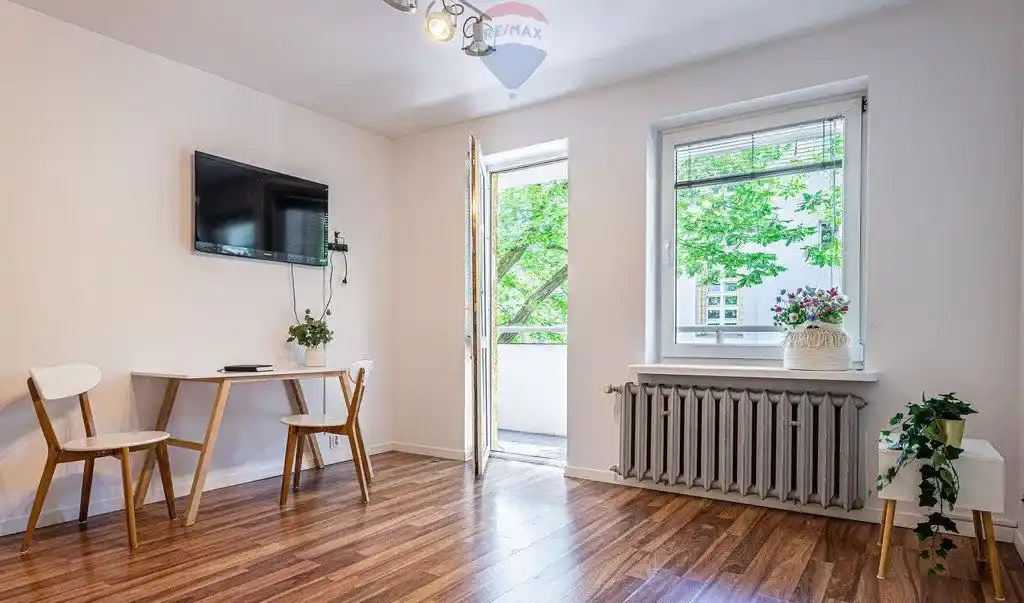 Wygodna kawalerka osobna kuchnia duży balkon - zdjęcie 8