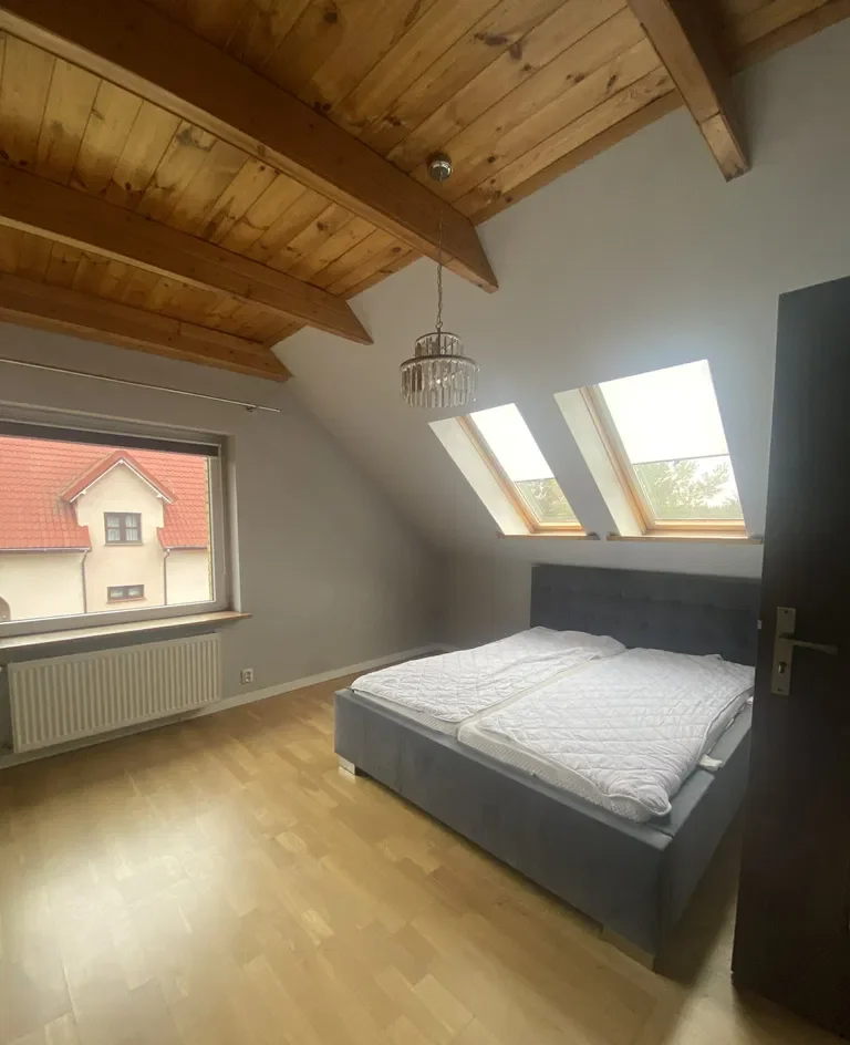 Pół bliźniaka z ogrodem i dodatkowym mieszkaniem na wynajem - zdjęcie 9