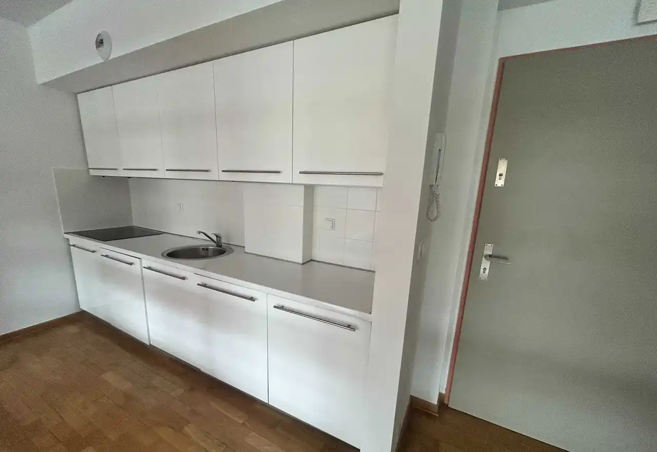Przestronna kawalerka w centrum Krakowa ul. Krowoderska - zdjęcie 6