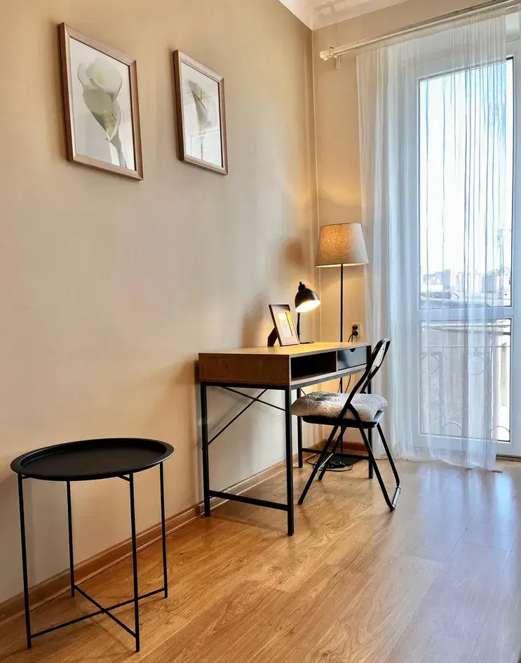 Dla 1 kobiety w 2 pok. mieszkaniu, blok, CENTRUM, parking