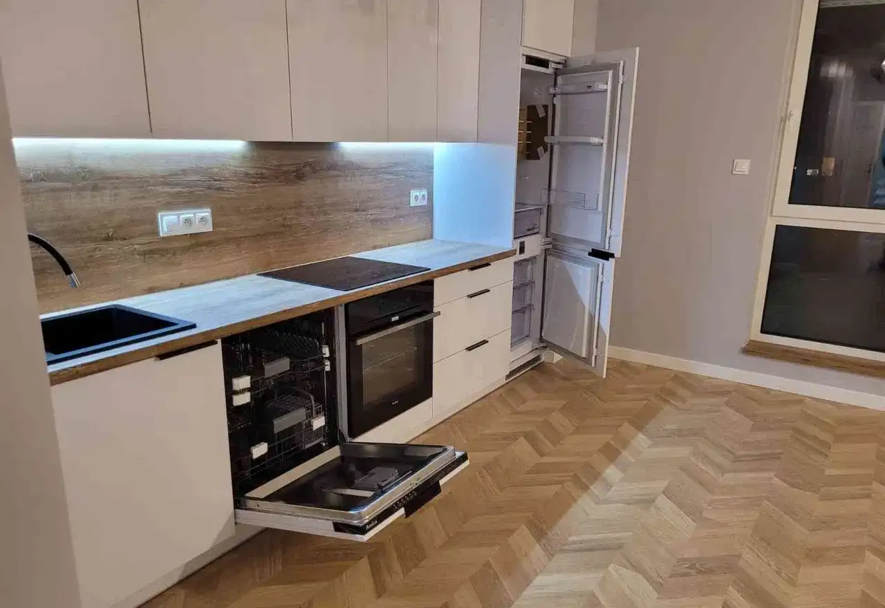 Apartament 3 pokojowy + pomieszczenie gospodarcze Winda Balkon Rolety - zdjęcie 2