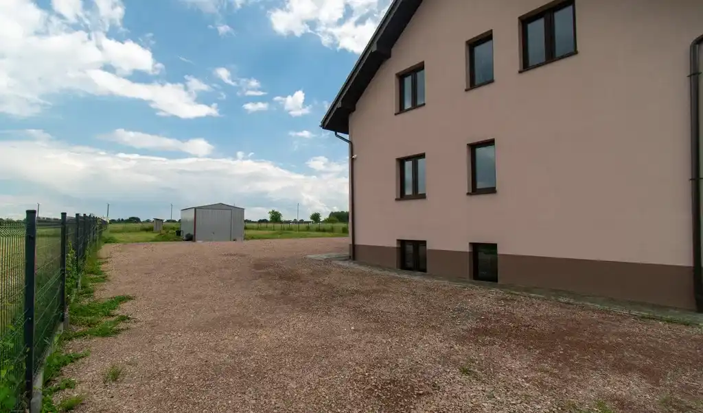 12-pokoi, 12-łazienek, 3-kuchnie, parking, Rybitwy - zdjęcie 2