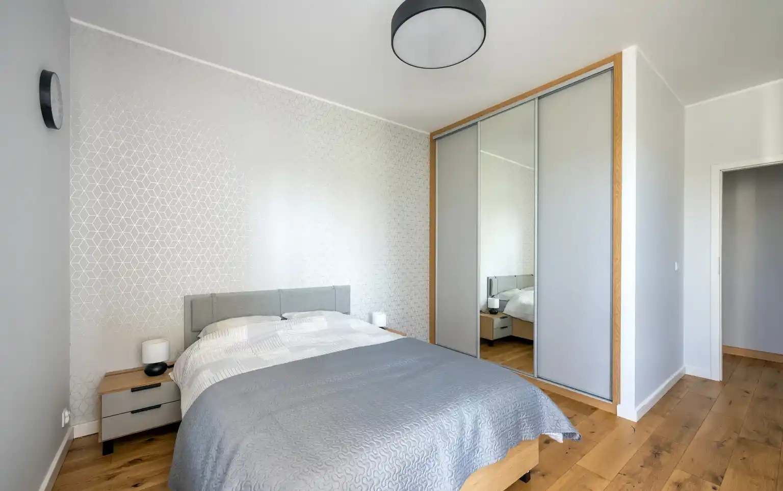 Nowoczesny trzypokojowy apartament przy Metrze Daszyńskiego - zdjęcie 7