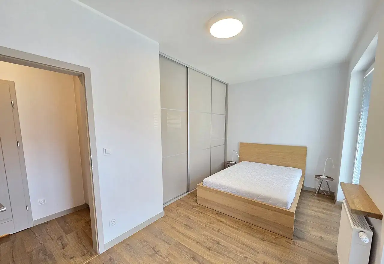APARTAMENT Z MIEJSCEM POSTOJOWYM W HALI GARAŻOWEJ - zdjęcie 8