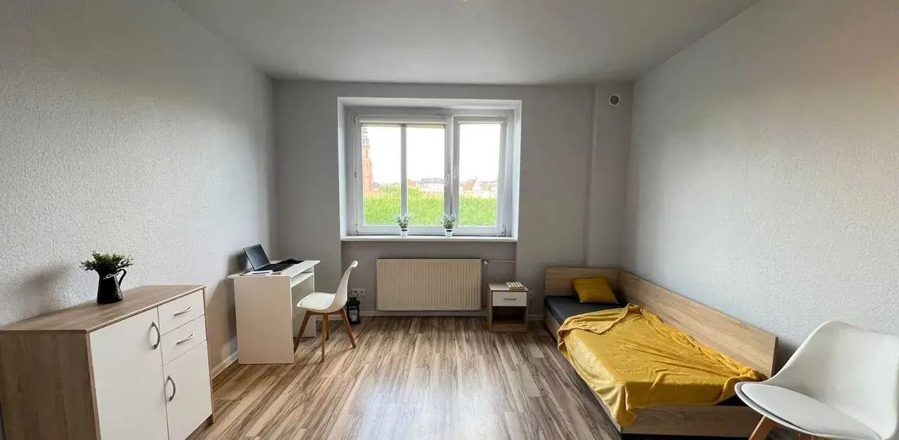duży pokój w 4 osobowym mieszkaniu studenckim ul. Bończyka 3 min od Rynku - zdjęcie 2