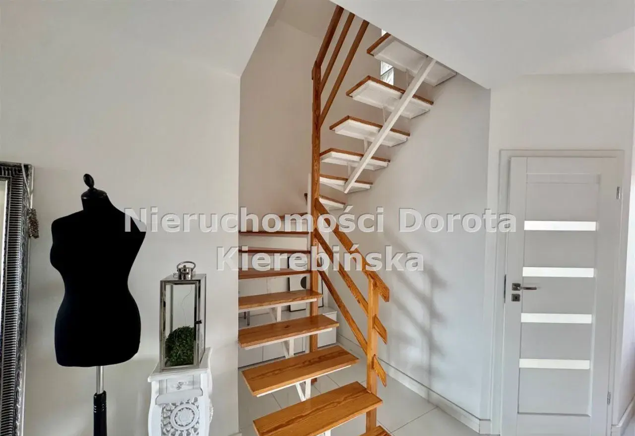 Dwupozimowe mieszkanie w bloku- super lokalizacja! - zdjęcie 4