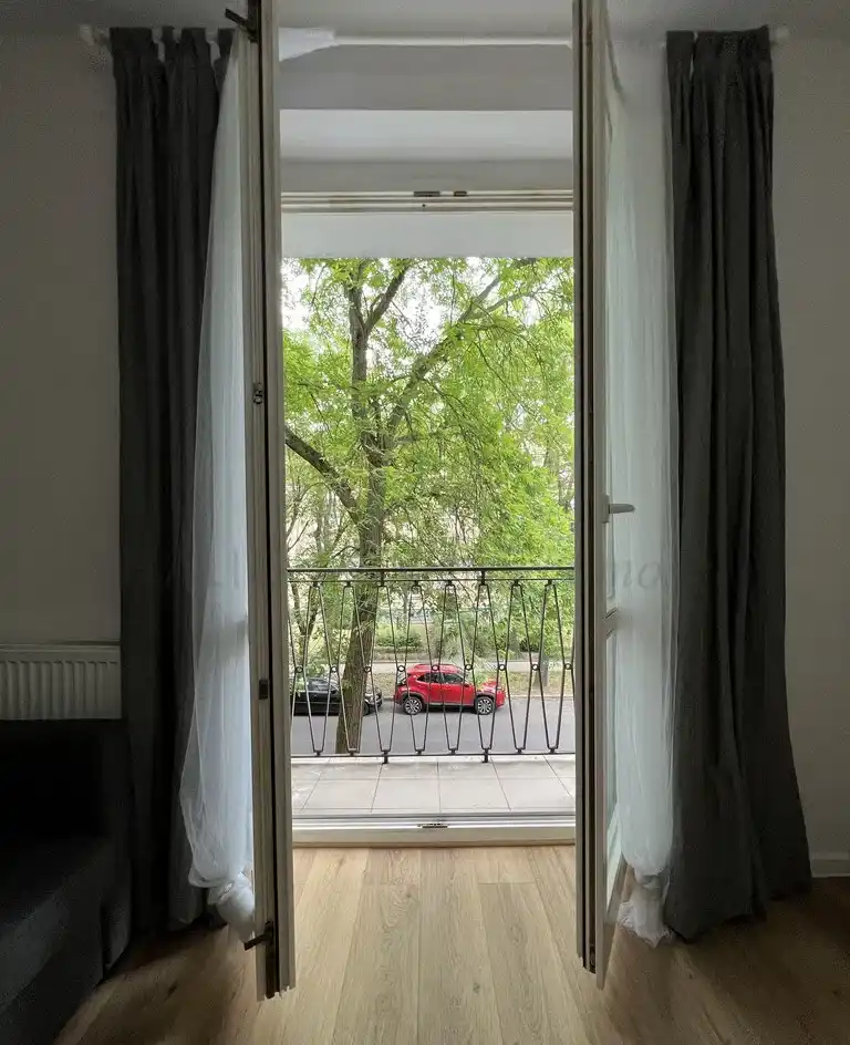 Kawalerka z osobną kuchnią, balkon - zdjęcie 5