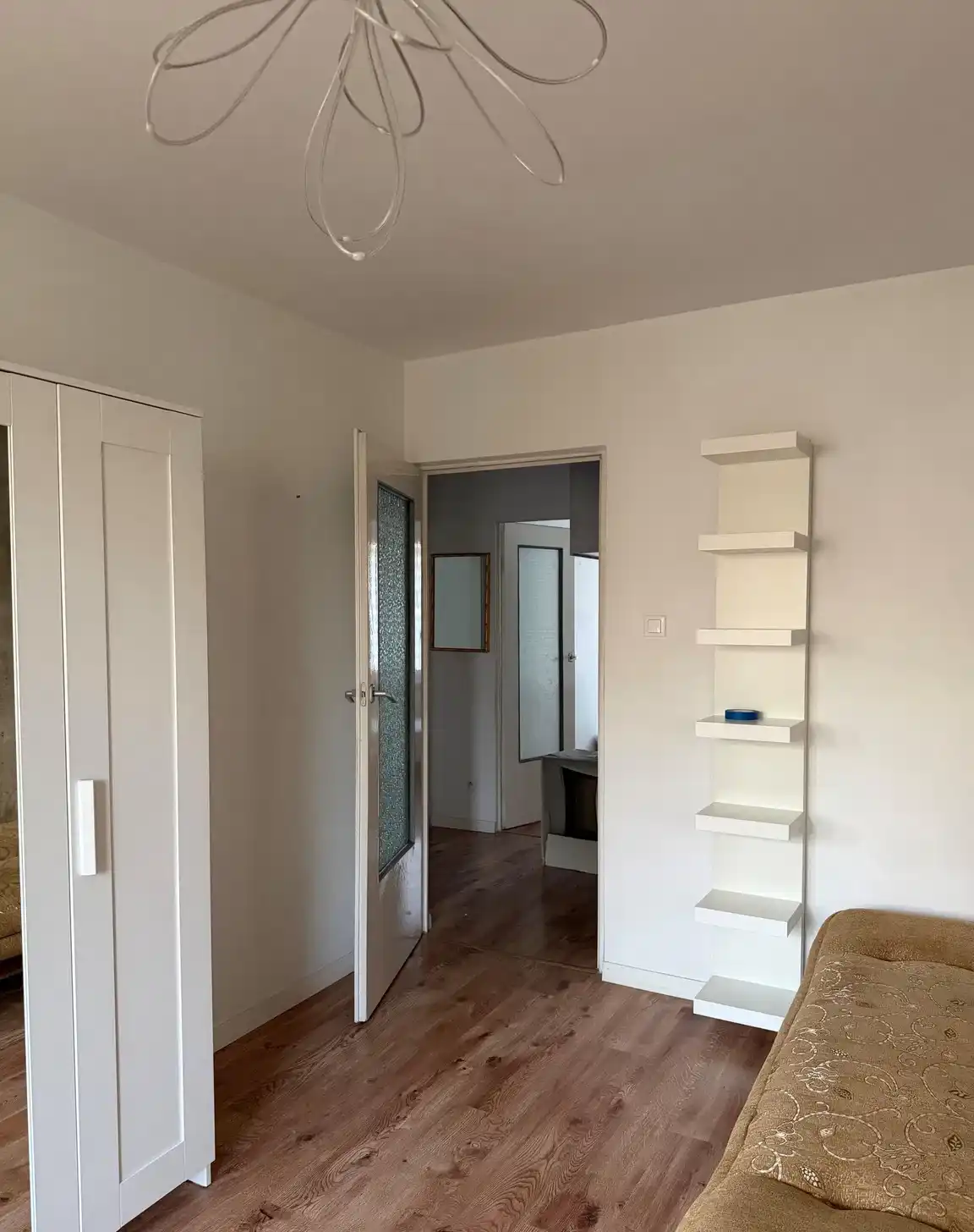 Nowoczesne, zadbane 3 pokoje z osobną kuchnią i balkonem – zapraszamy! - zdjęcie 9