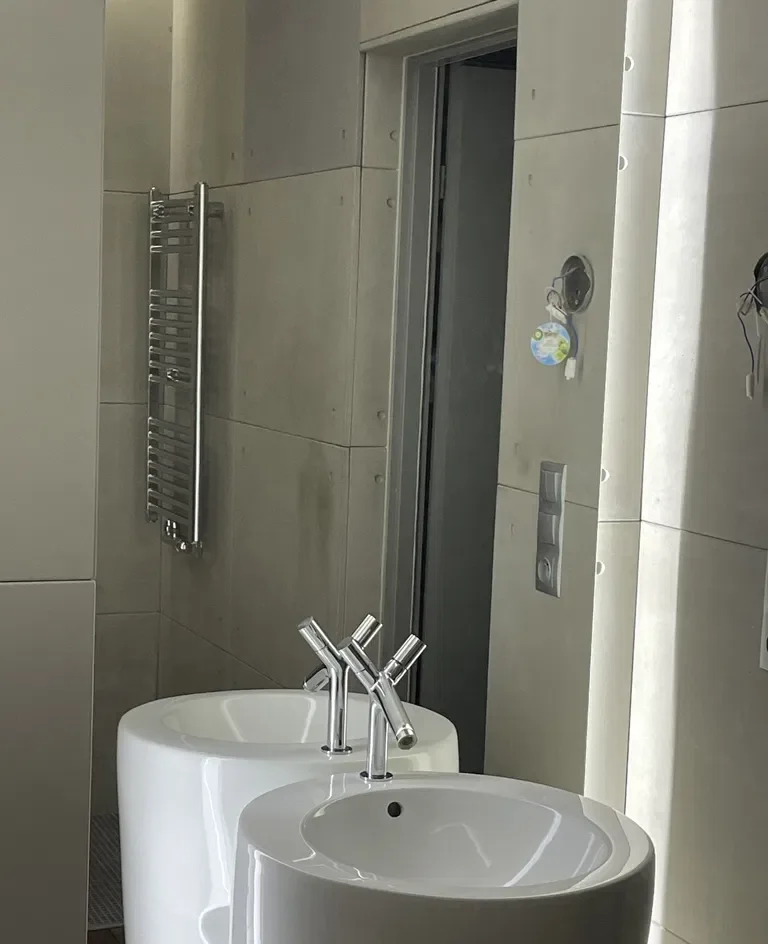 2 pok w apartamtowcu z tarasem i 2 miejscami garażowymi - zdjęcie 10