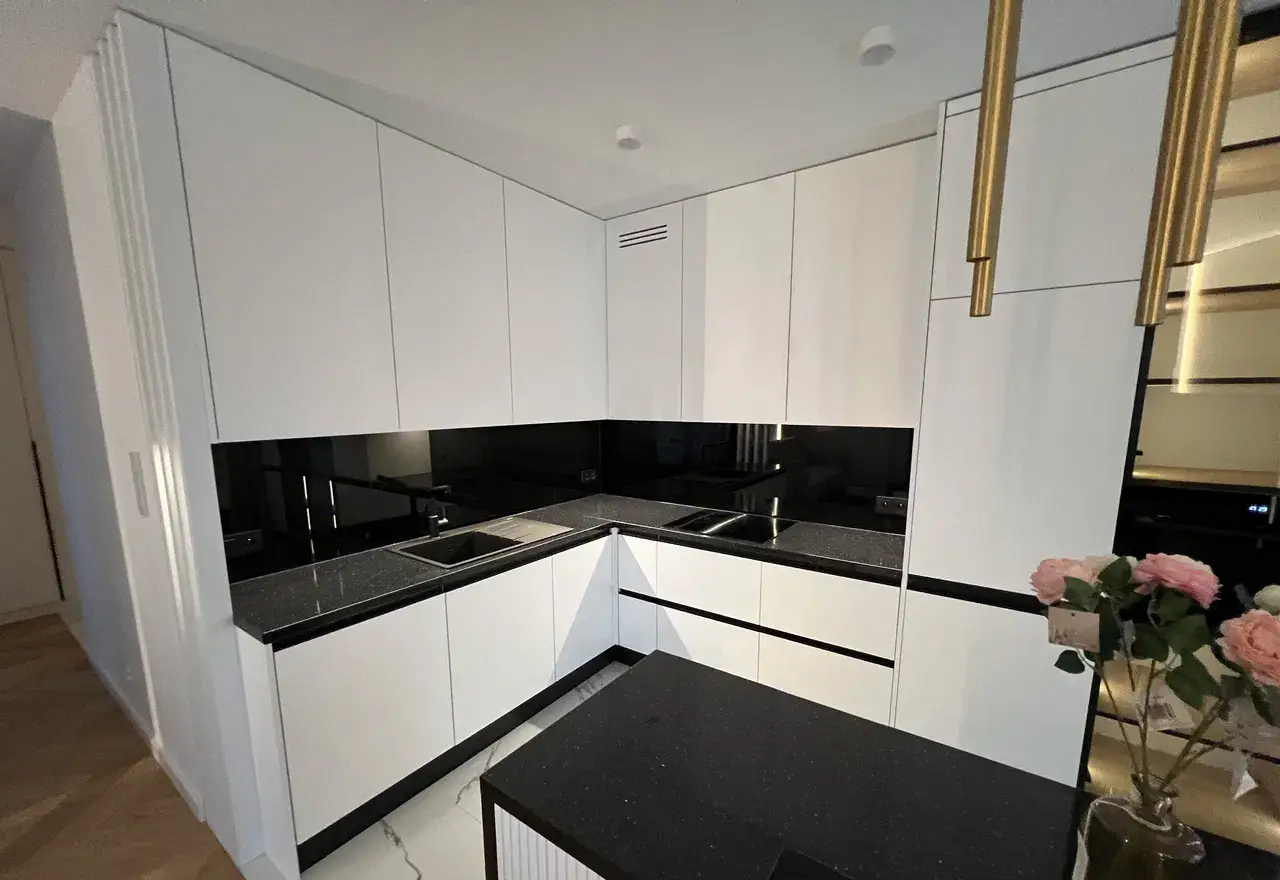Przepiękny 2-pokojowy apartament + garaż + komórka lokatorska - zdjęcie 2