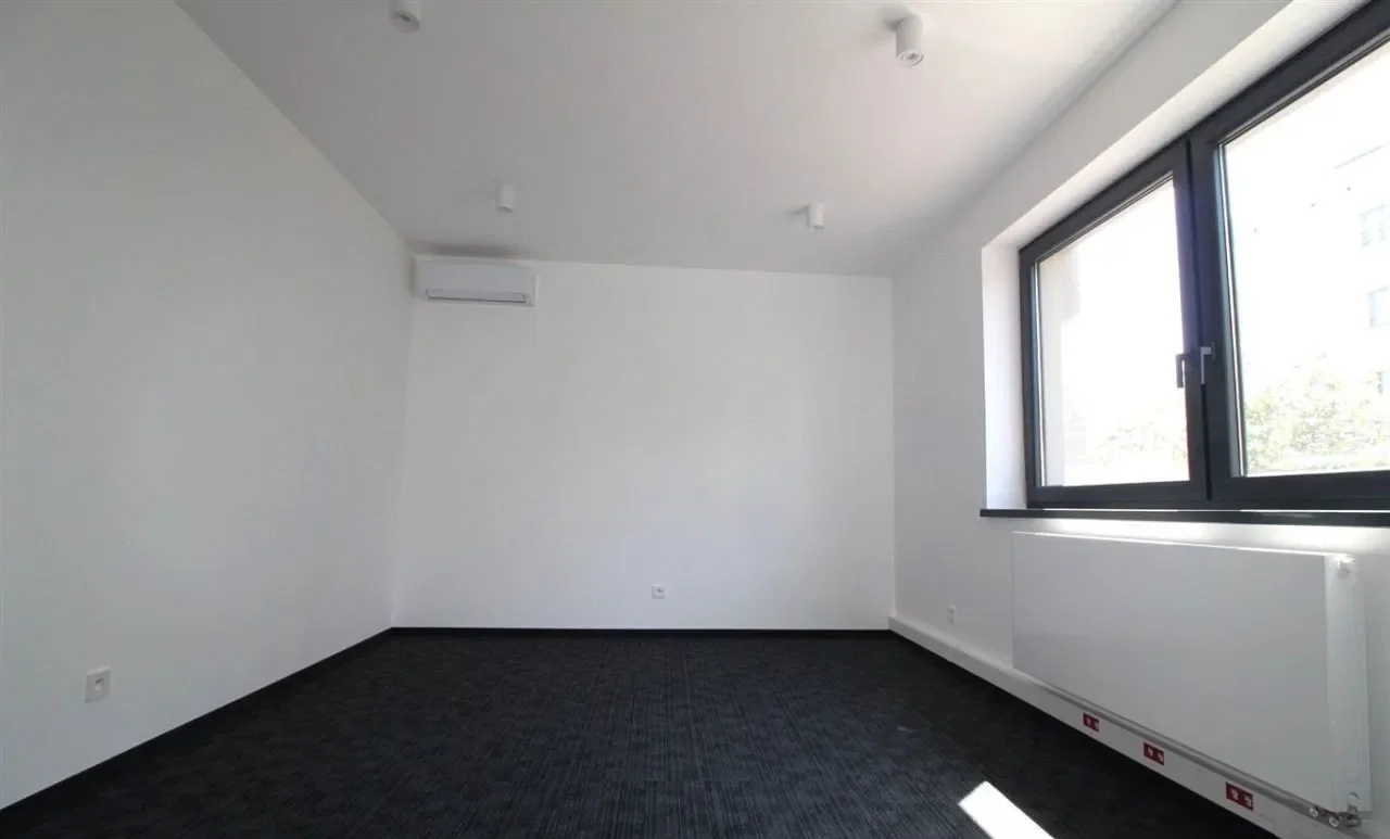 Budynek biurowy 270m²,10 pom. klima ,parking - zdjęcie 9