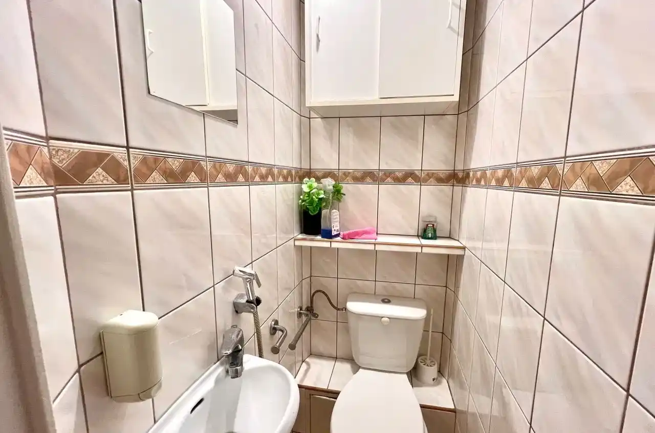 Do wynajęcia pokoje zamykane na klucz. Adres to ul. Conrada 18 (Bielany). - zdjęcie 4