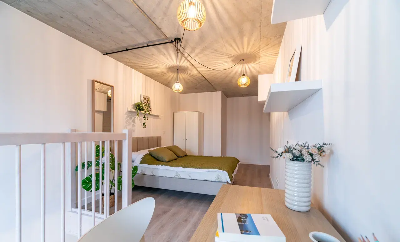 Stylowy lokal dwupoziomowy w nowoczesnym apartamentowcu - zdjęcie 6