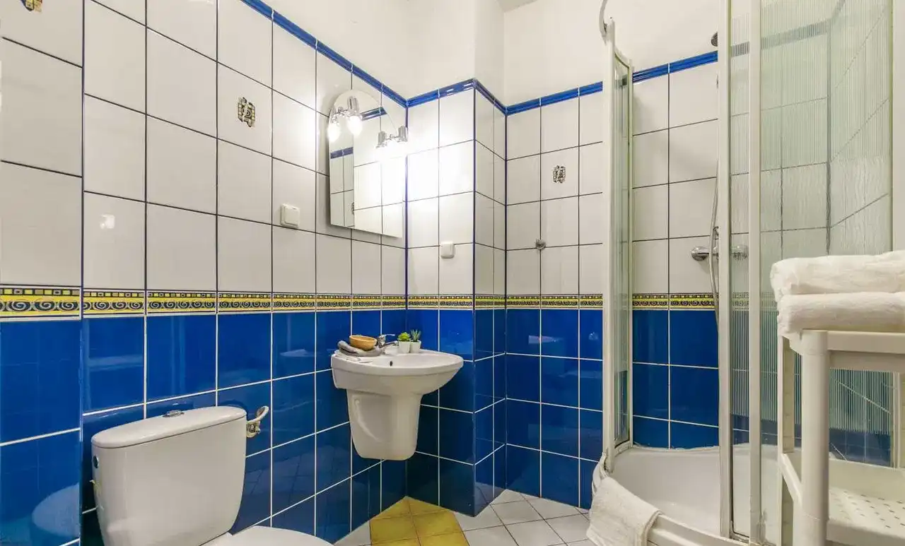 Pokój z dużą szafą na Okęciu - zdjęcie 5