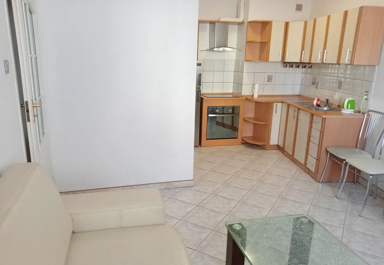 2 pokoje z balkonem, blisko RYNKU, wysoki parter - zdjęcie 2