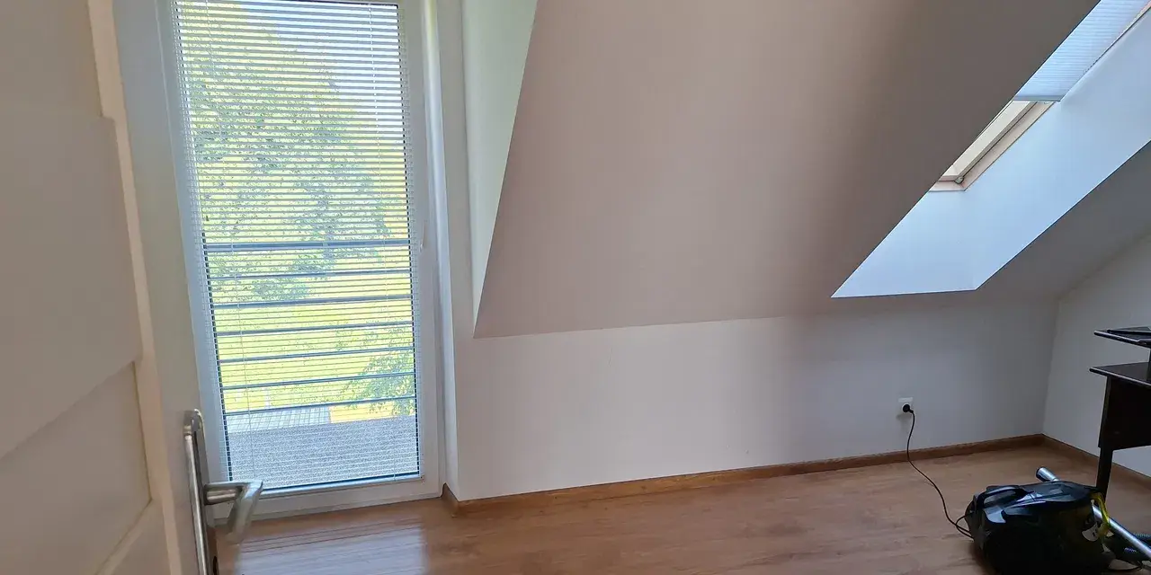 Nowy dom z ogrodem i fotowoltaiką w okolicach Targowiska - zdjęcie 7