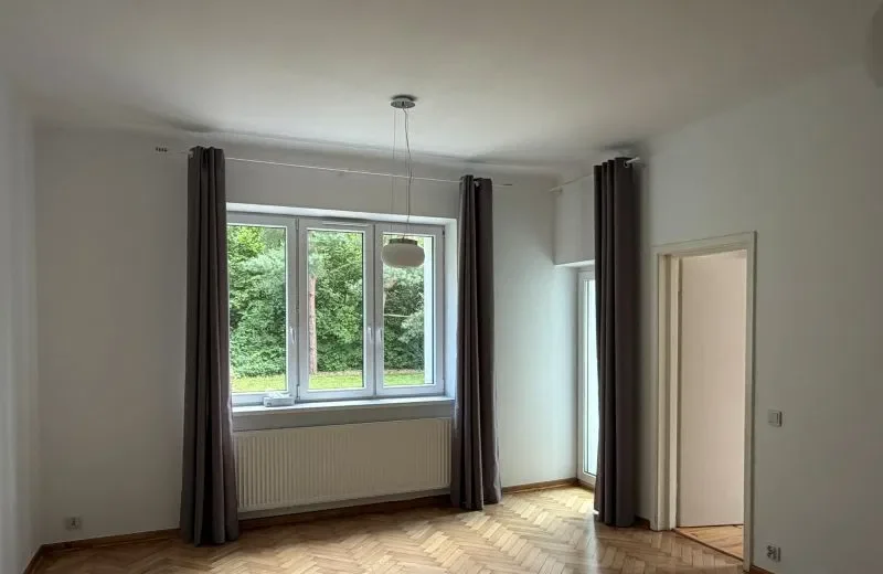 Urokliwy dom 70m² z garażem, w centrum Komorowa - zdjęcie 10