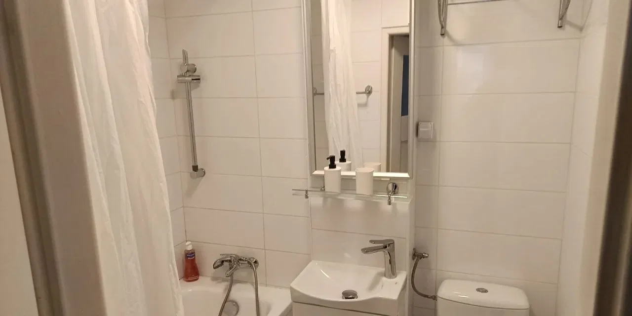Mieszkanie w Śródmieściu – Zadbane i W pełni Wyposażone - zdjęcie 4