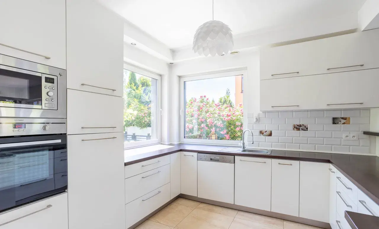 Komfortowy dom z garażem  ogrodem | 4 sypialnie | 147 m² | Od zaraz - zdjęcie 7