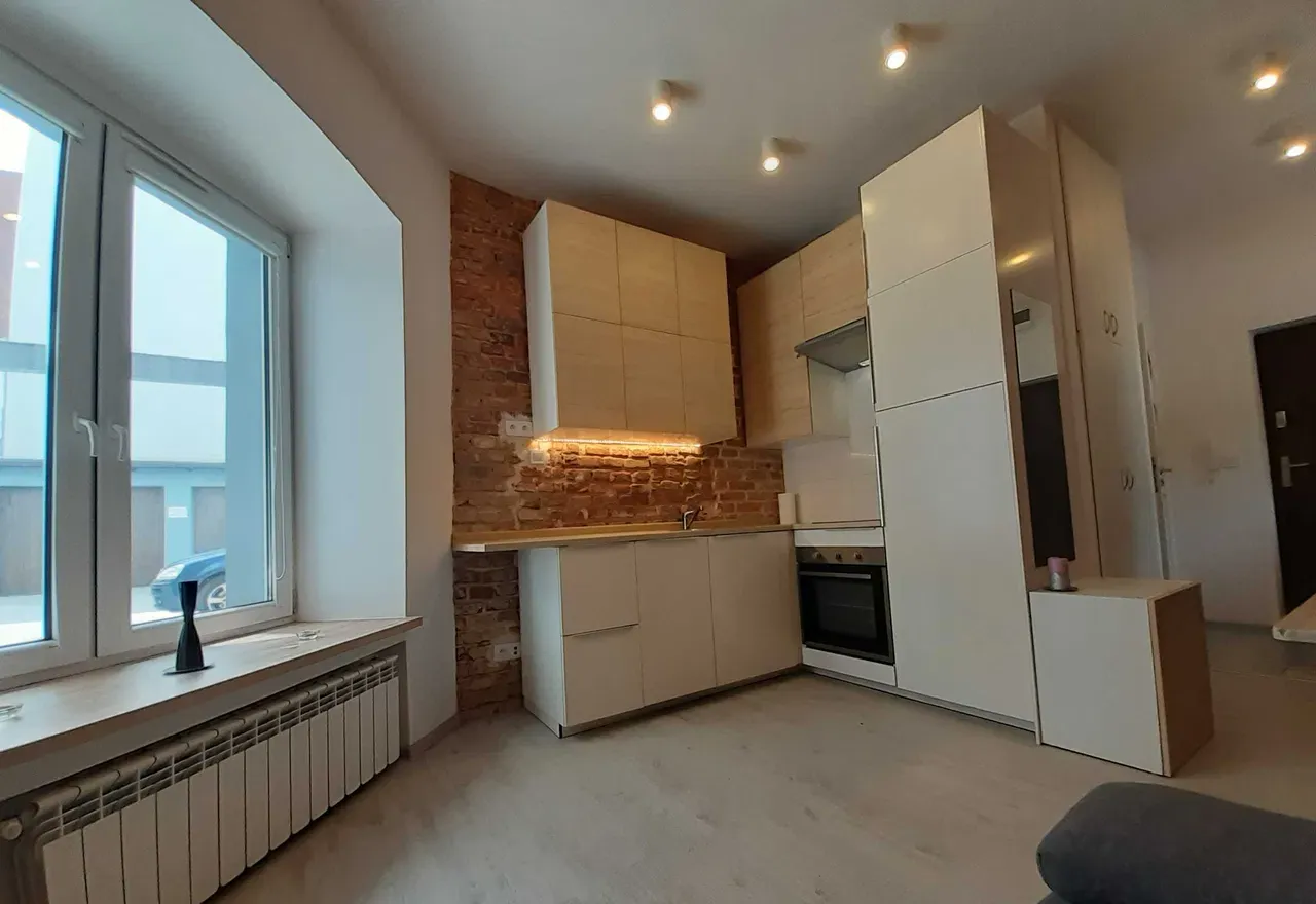 Industrialna kawalerka 24 m² w Łodzi (Śródmieście) - zdjęcie 2