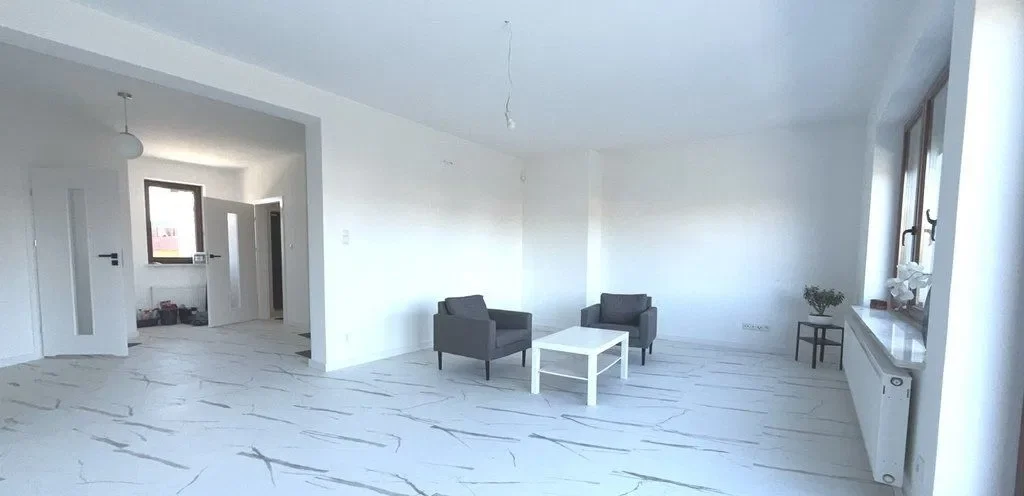 Komfortowy duży dom w doskonałej lokalizacji - zdjęcie 3