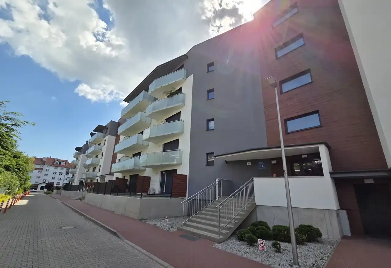 Urządzona kawalerka 31m2 w nowoczesnym budynku na Os. Ogrody w Lesznie - zdjęcie 10