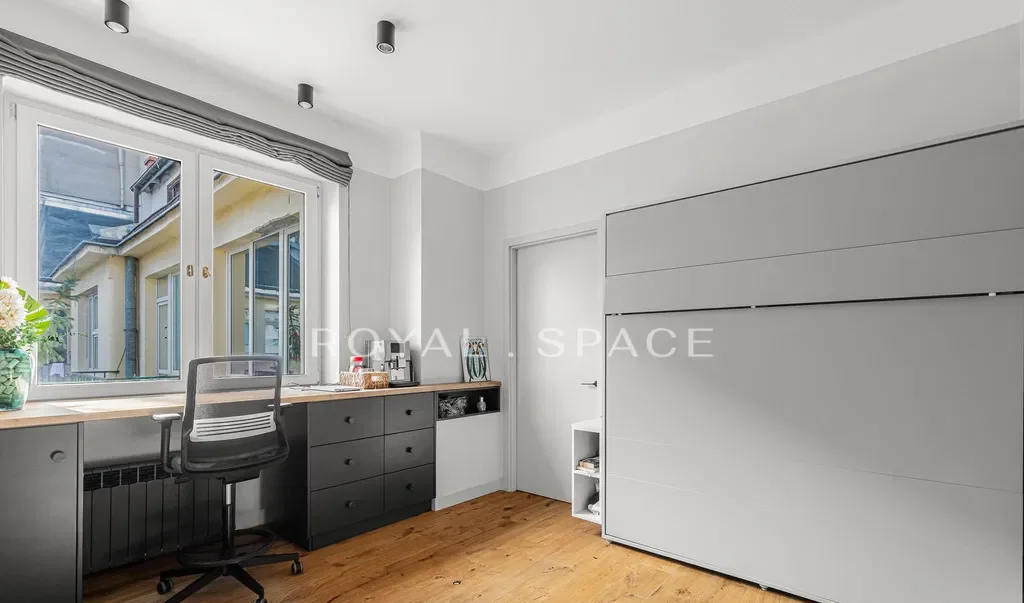 Apartament w zabytkowej kamienicy przy Wspólnej - zdjęcie 8