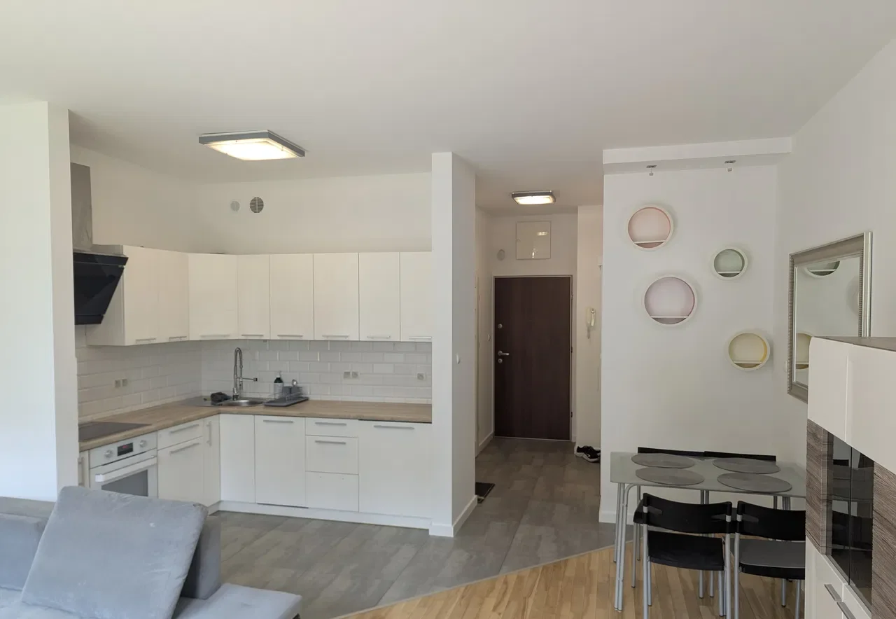 Do wynajęcia kawalerka 38 m² z ogródkiem – Sarmacka 13, parter