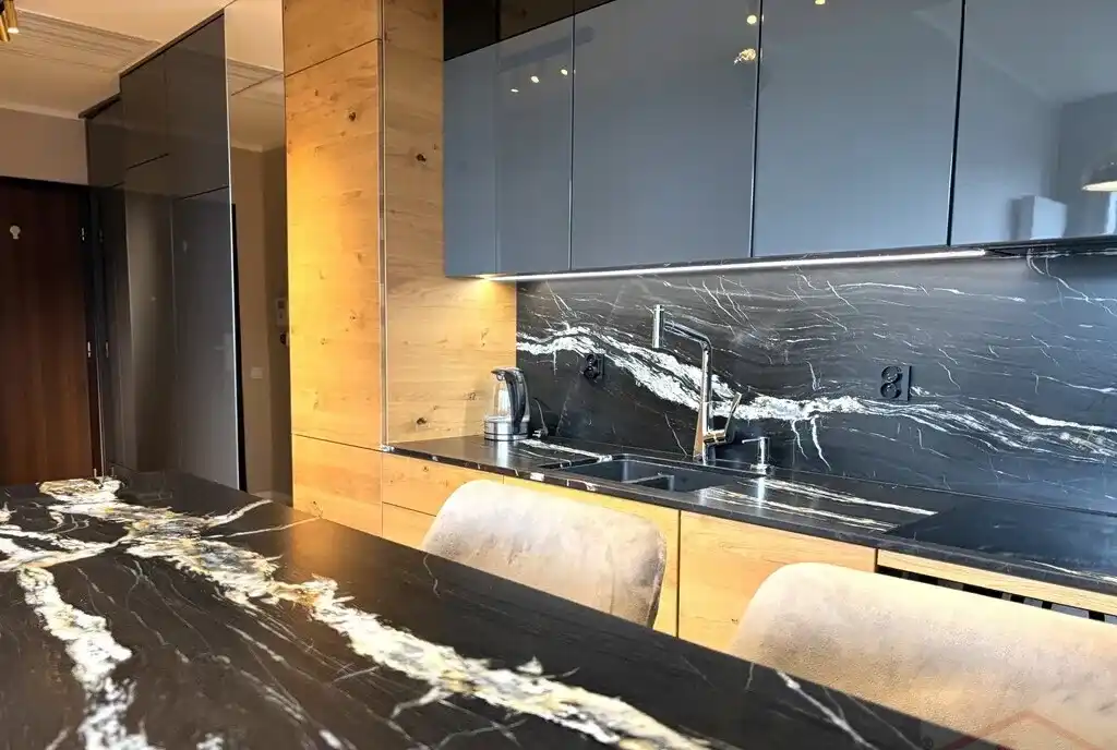 Luksusowy apartament z balkonem i miejscem parkingowym w Szczecinie - zdjęcie 9
